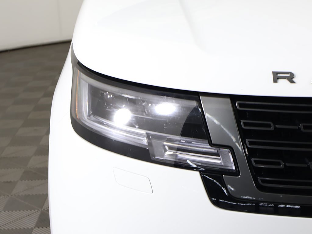 Used 2023 Land Rover Range Rover Long Wheelbase SE image 19