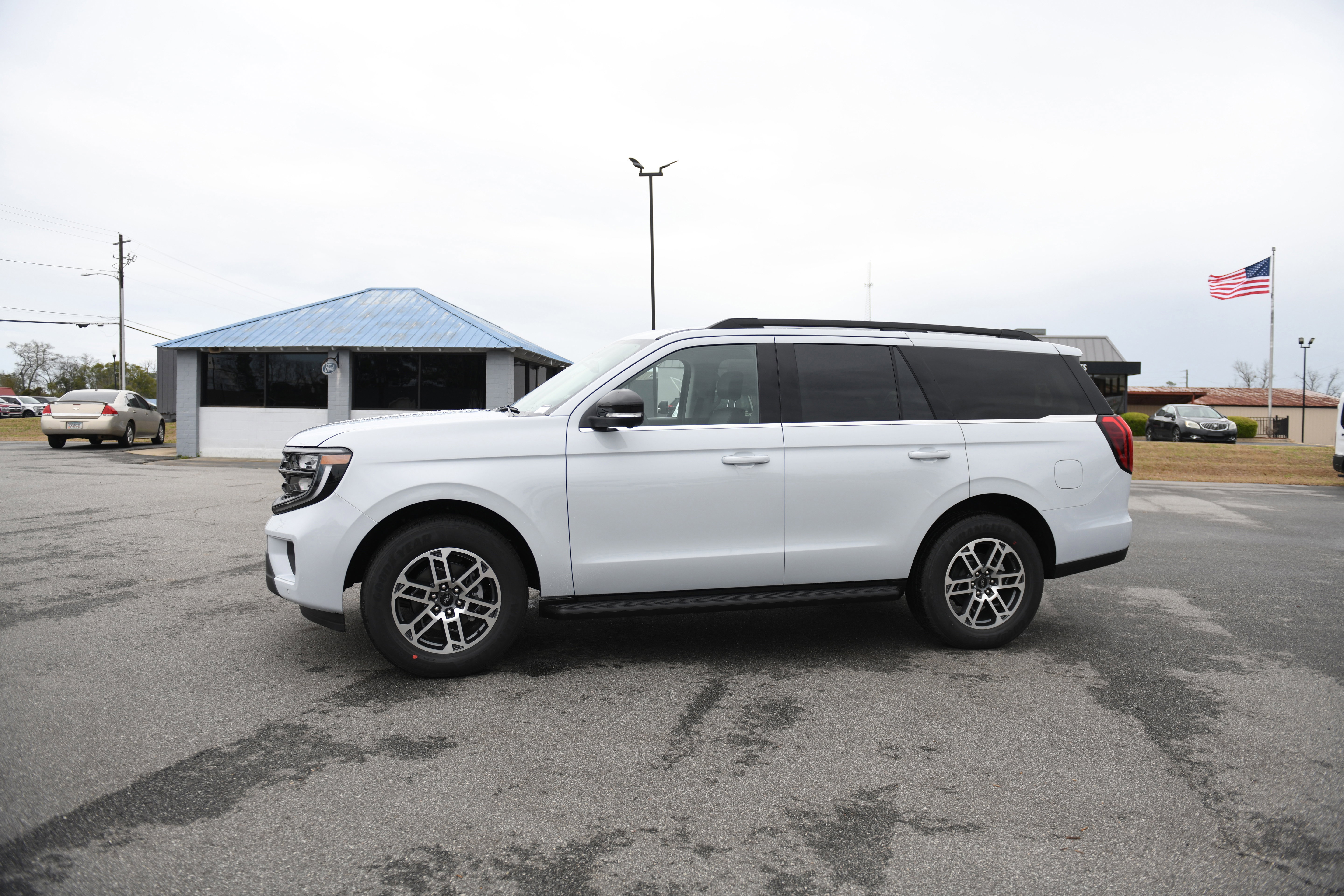 New 2026 Ford Expedition Active image 11