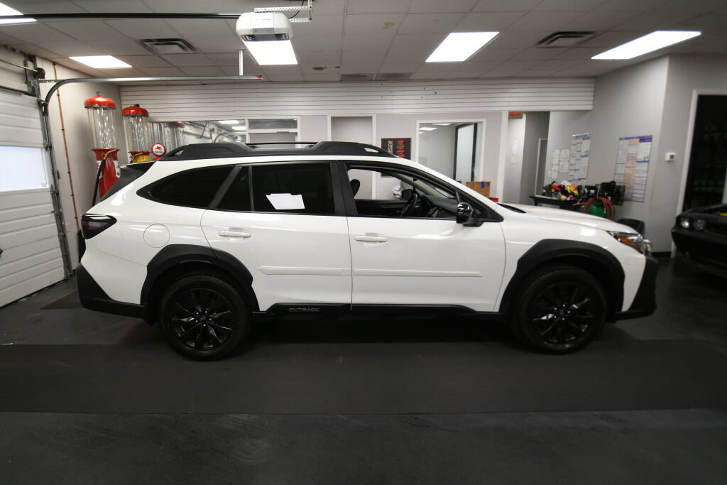 Used 2023 Subaru Outback Onyx Edition AWD/4WD image 9