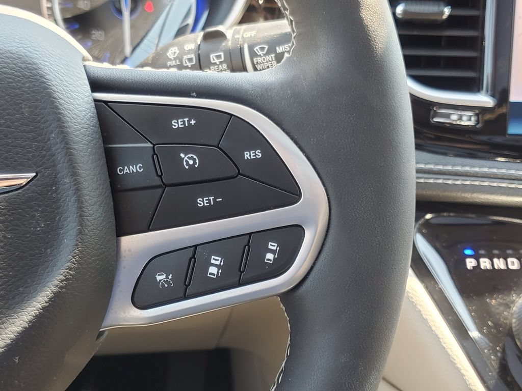 Used 2024 Chrysler Pacifica Limited FWD image 15