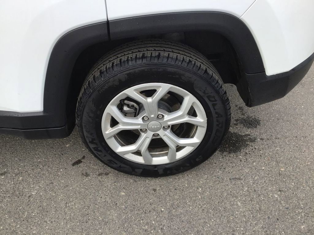 Used 2024 Jeep Compass Latitude image 10