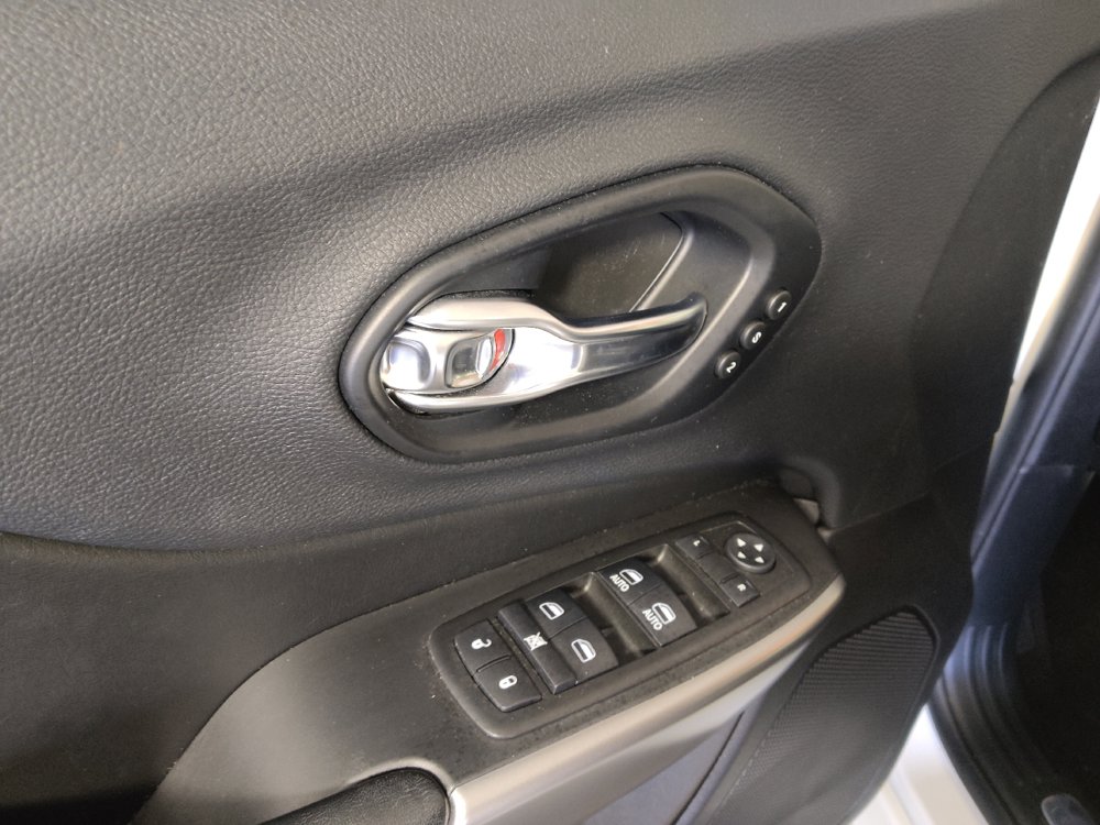 Used 2019 Jeep Cherokee High Altitude AWD/4WD image 27