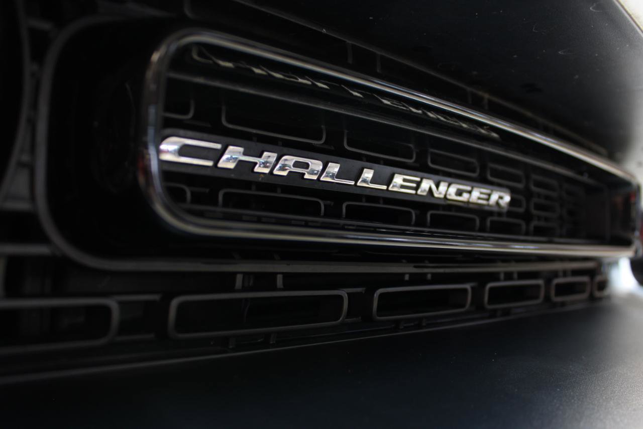 Used 2016 Dodge Challenger R/T Scat Pack w/ Leather Interior Group image 17