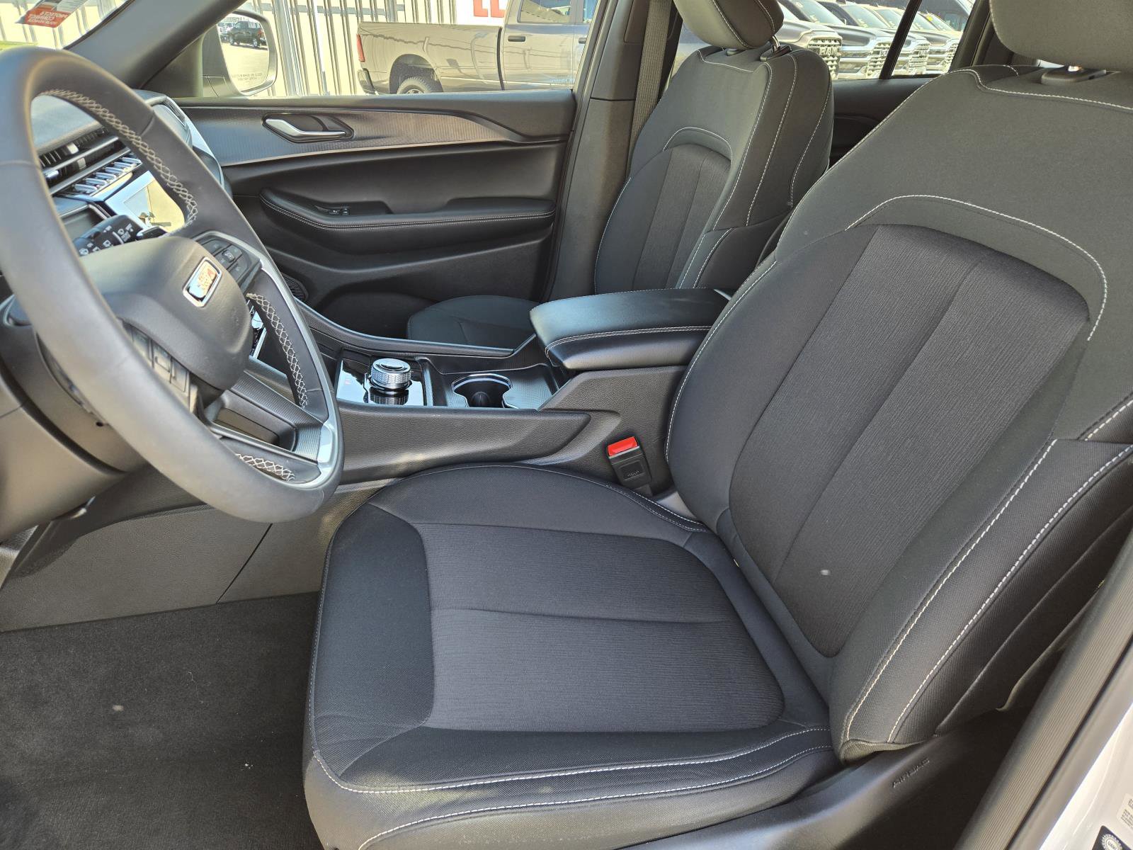 Used 2025 Jeep Grand Cherokee Laredo X image 22