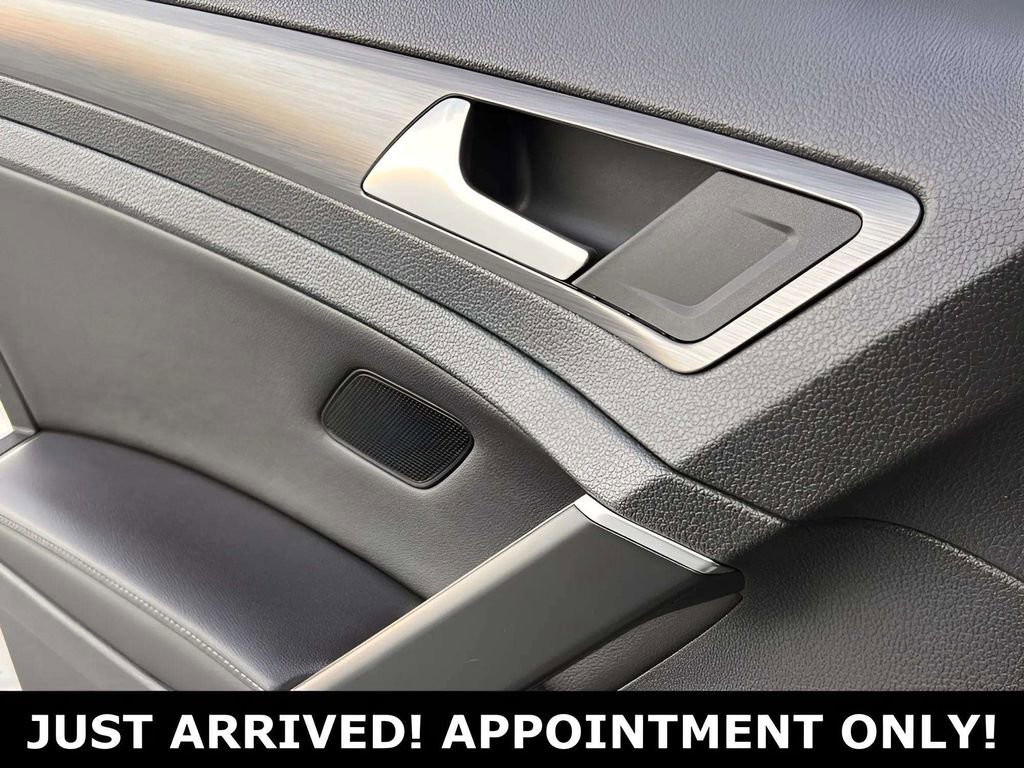 Used 2018 Volkswagen Golf SE image 25