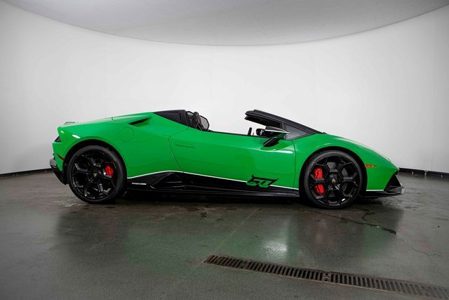 Used 2024 Lamborghini Huracan EVO image 9
