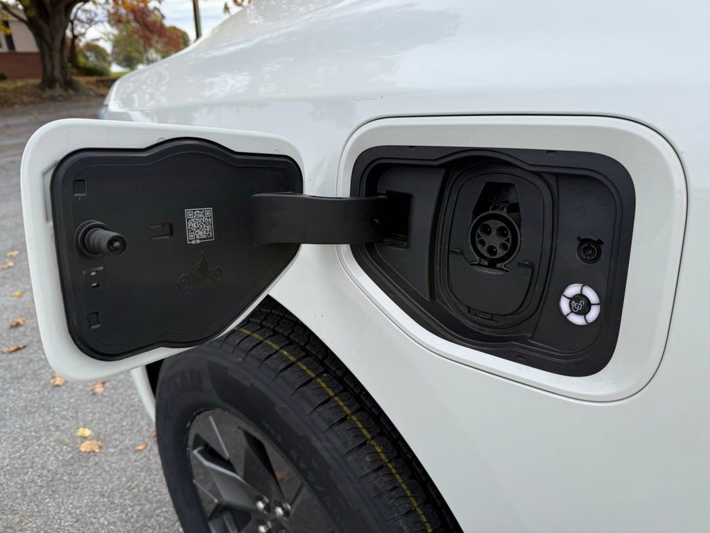 Used 2023 Ford F150 Lightning Lariat image 34