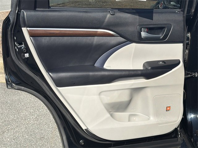 Used 2016 Toyota Highlander Limited image 21