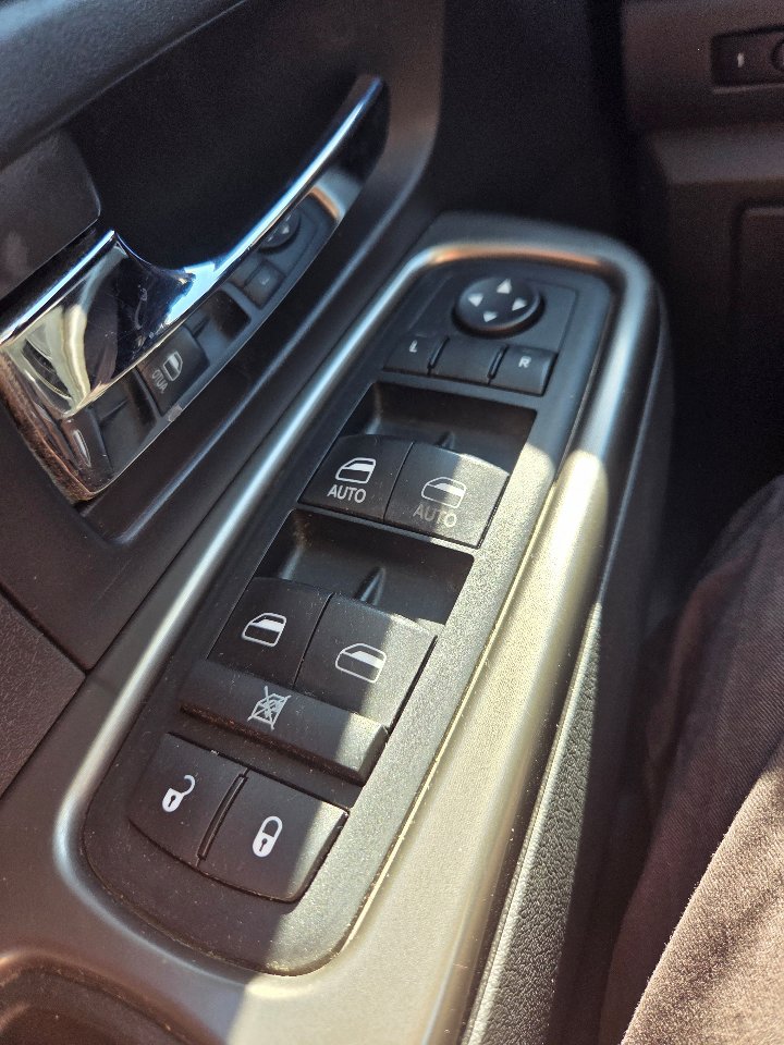 Used 2011 Jeep Liberty Limited Jet image 21