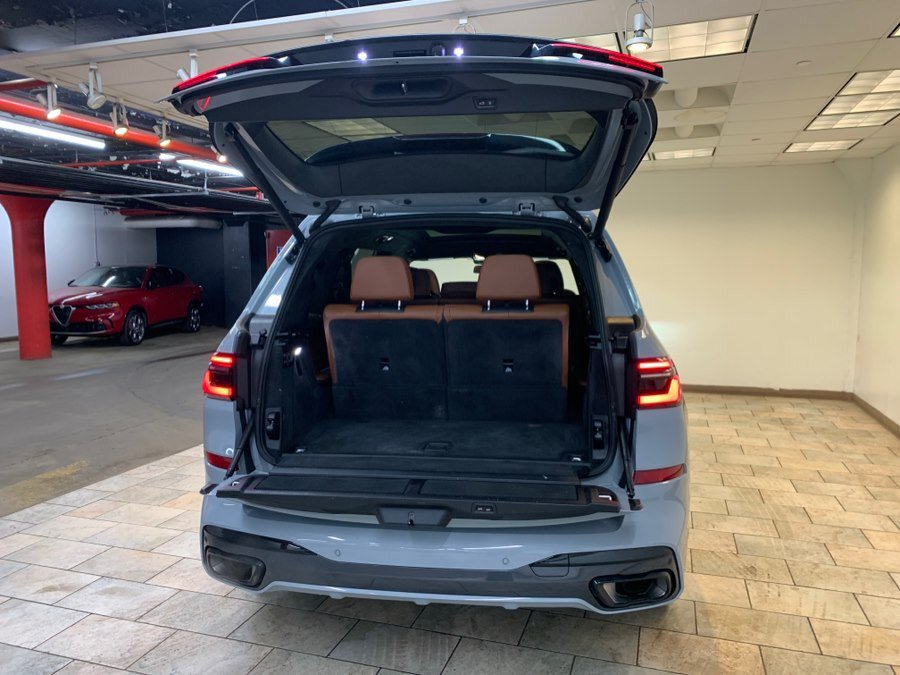 Used 2023 BMW X7 xDrive40i w/ M Sport Package AWD/4WD image 8