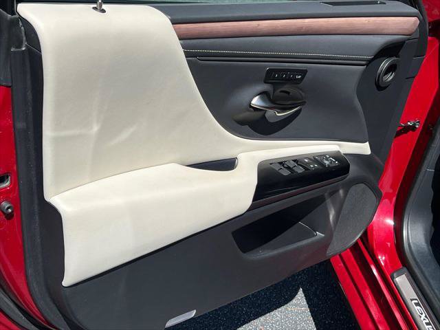 Certified 2025 Lexus ES 300h w/ Premium Package FWD image 10