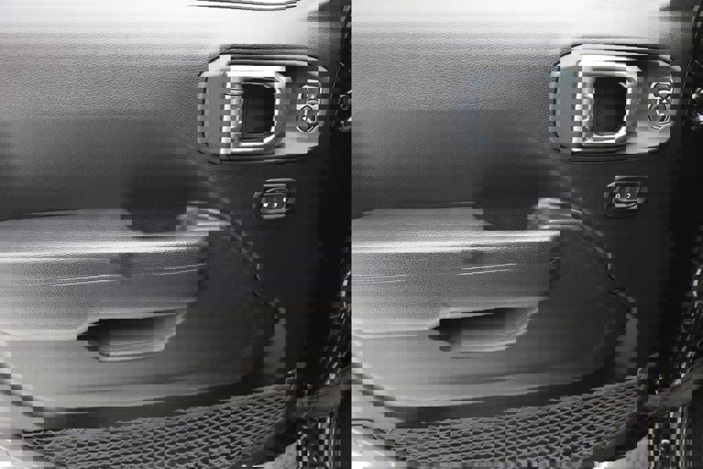 Used 2023 Jeep Wrangler Unlimited w/ Cold Weather Group image 15