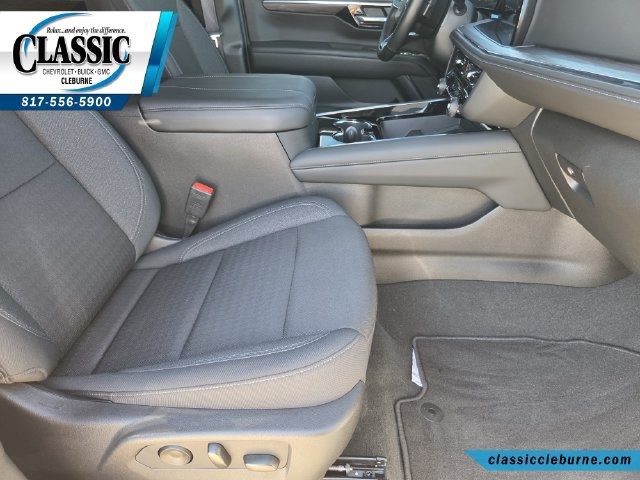 Used 2025 Chevrolet Suburban LS RWD image 15