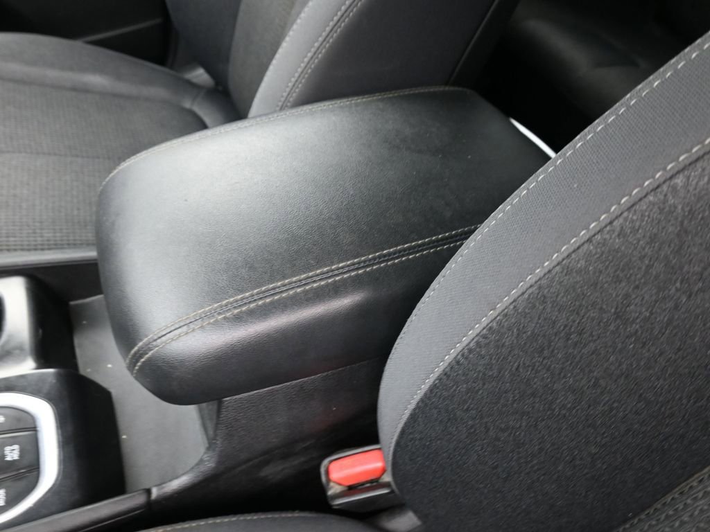 Used 2019 Hyundai Santa Fe SEL image 15