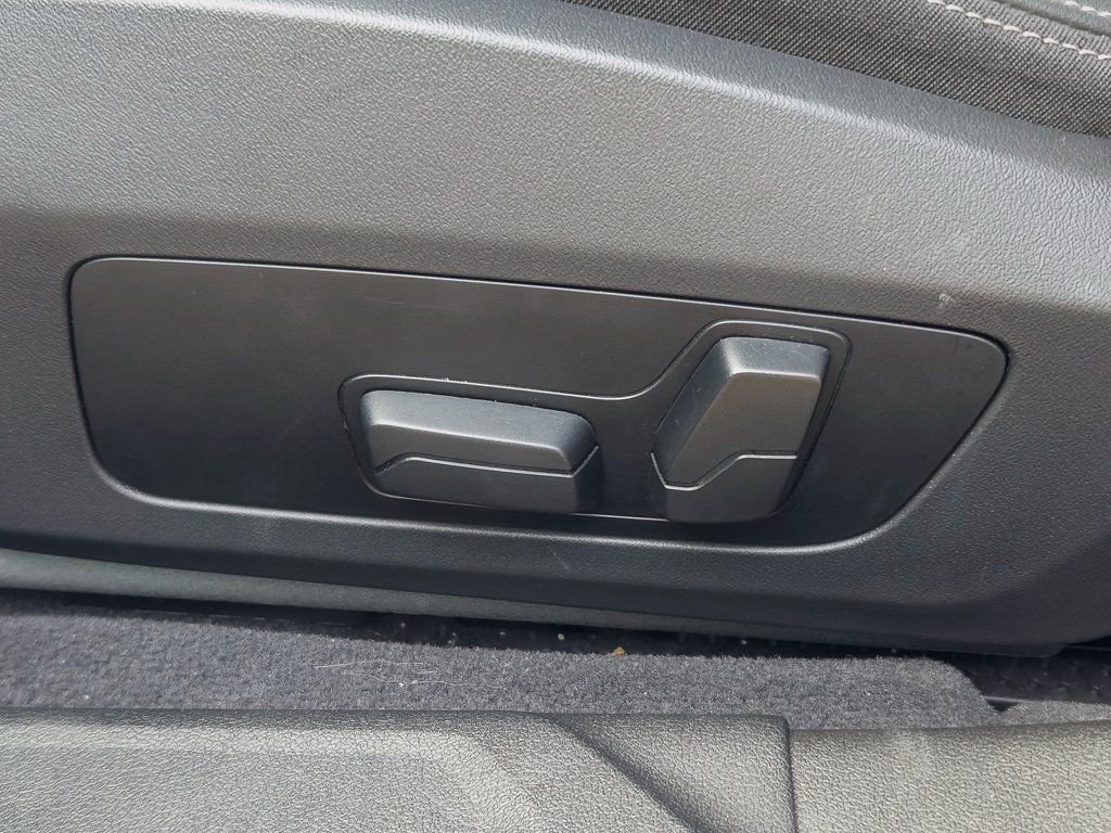 Used 2025 BMW 228i xDrive w/ Technology Package image 10