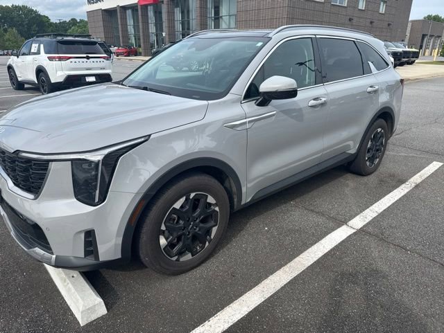 Used 2024 Kia Sorento S w/ Panoramic Sunroof Package FWD image 2