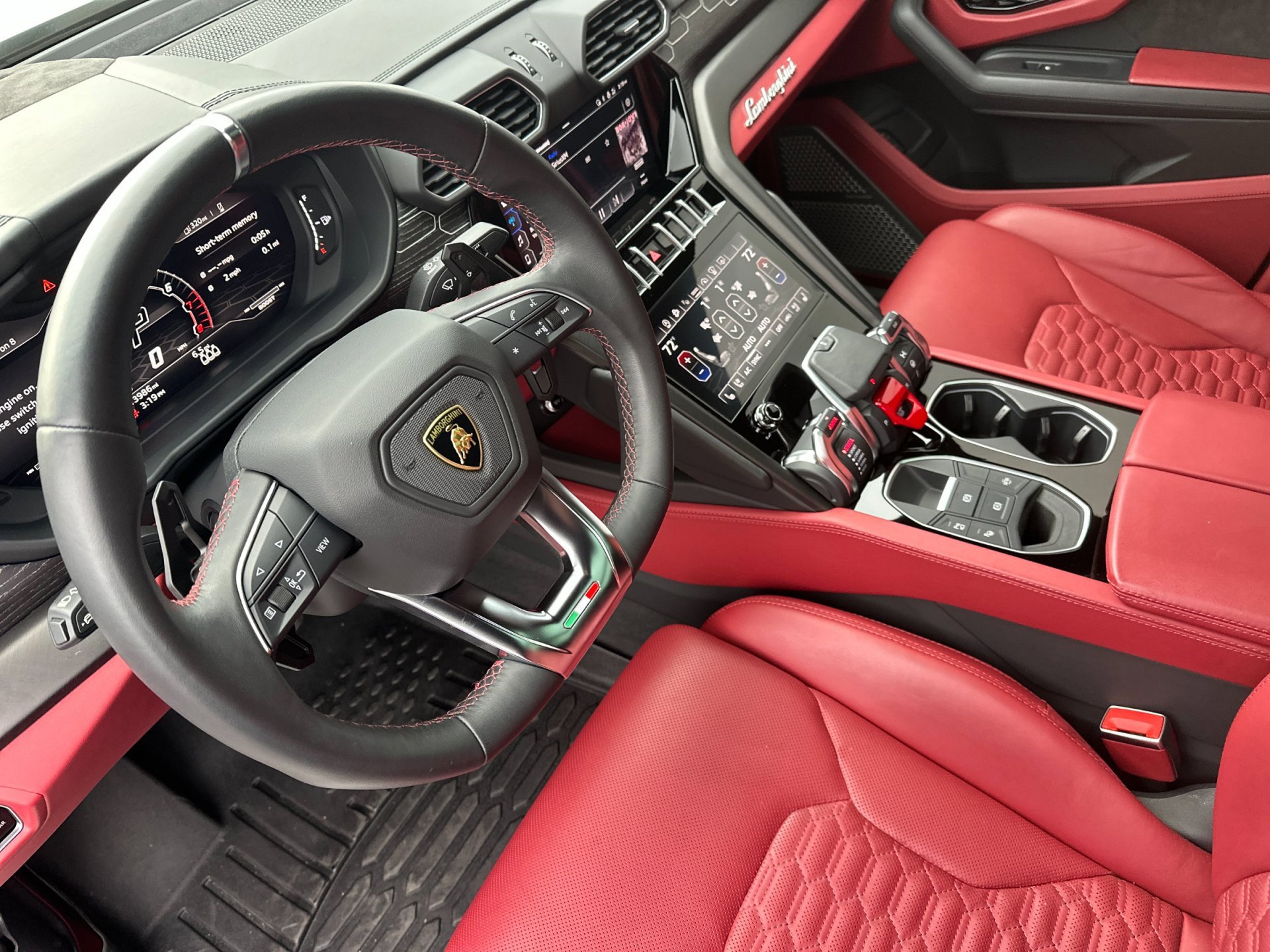 Used 2022 Lamborghini Urus image 14
