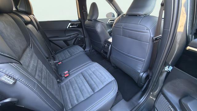 New 2026 Mitsubishi Outlander LE image 24