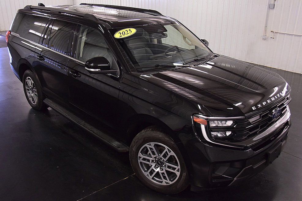 Used 2025 Ford Expedition Max Active image 9