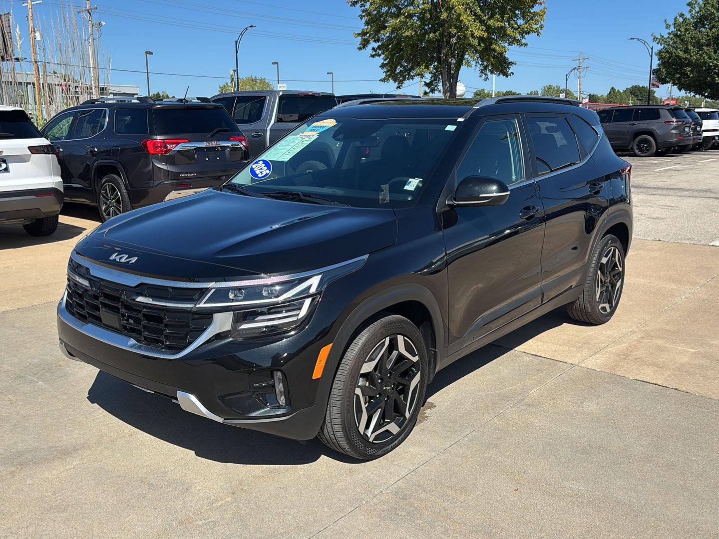 Used 2025 Kia Seltos SX AWD/4WD image 3
