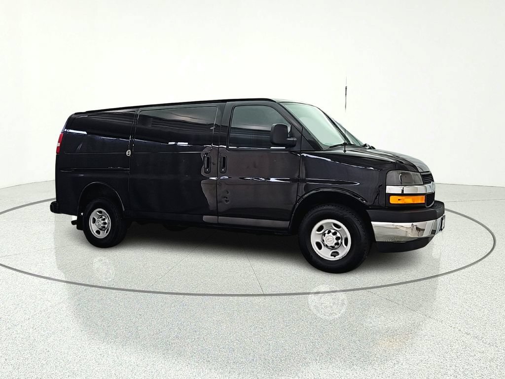 Used 2018 Chevrolet Express 2500 w/ Driver Convenience Package RWD image 2