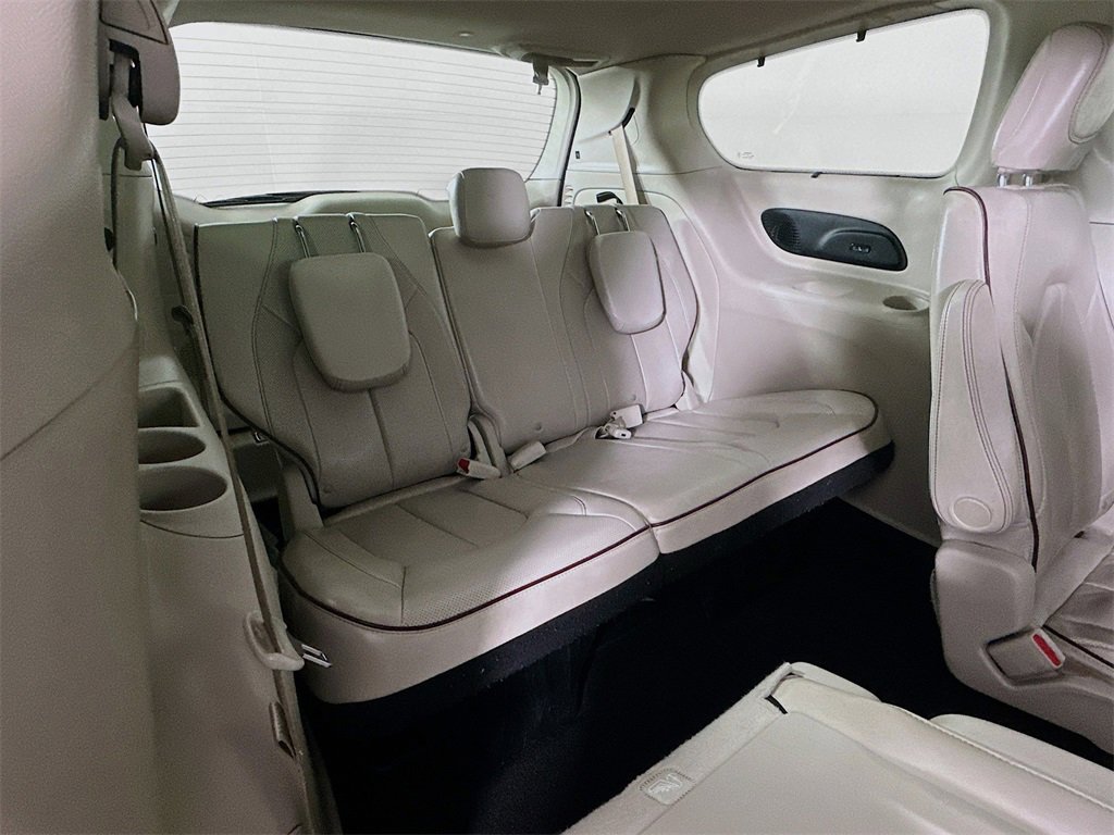 Used 2020 Chrysler Pacifica Limited w/ Tire & Wheel Group image 9