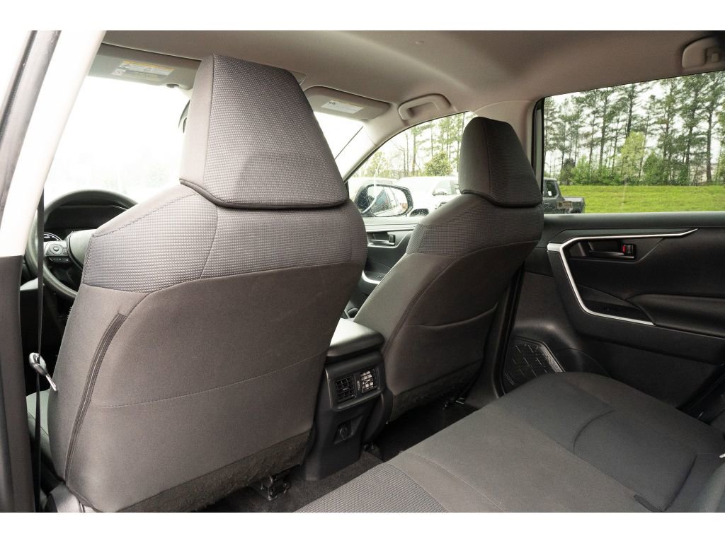 Used 2022 Toyota RAV4 LE image 12