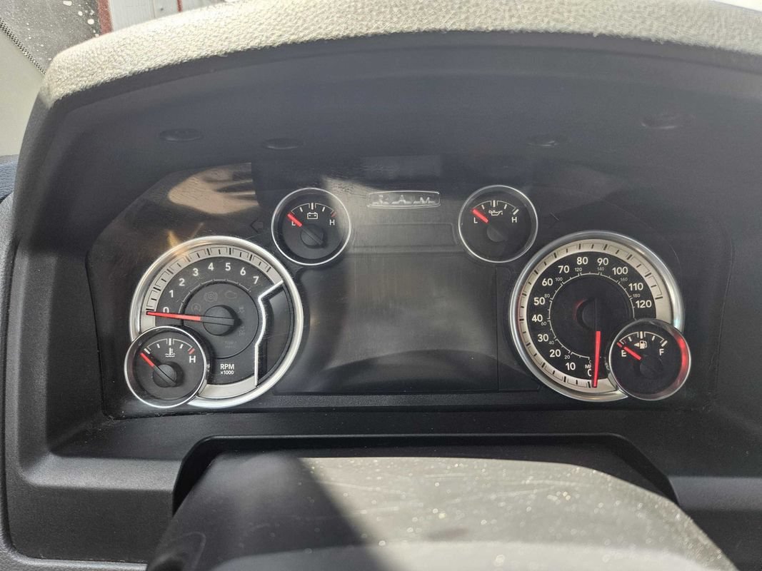 Used 2015 RAM 1500 Classic SLT w/ Luxury Group AWD/4WD image 14