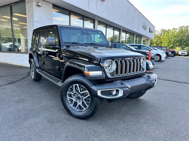 Used 2025 Jeep Wrangler Unlimited Sahara AWD/4WD image 3