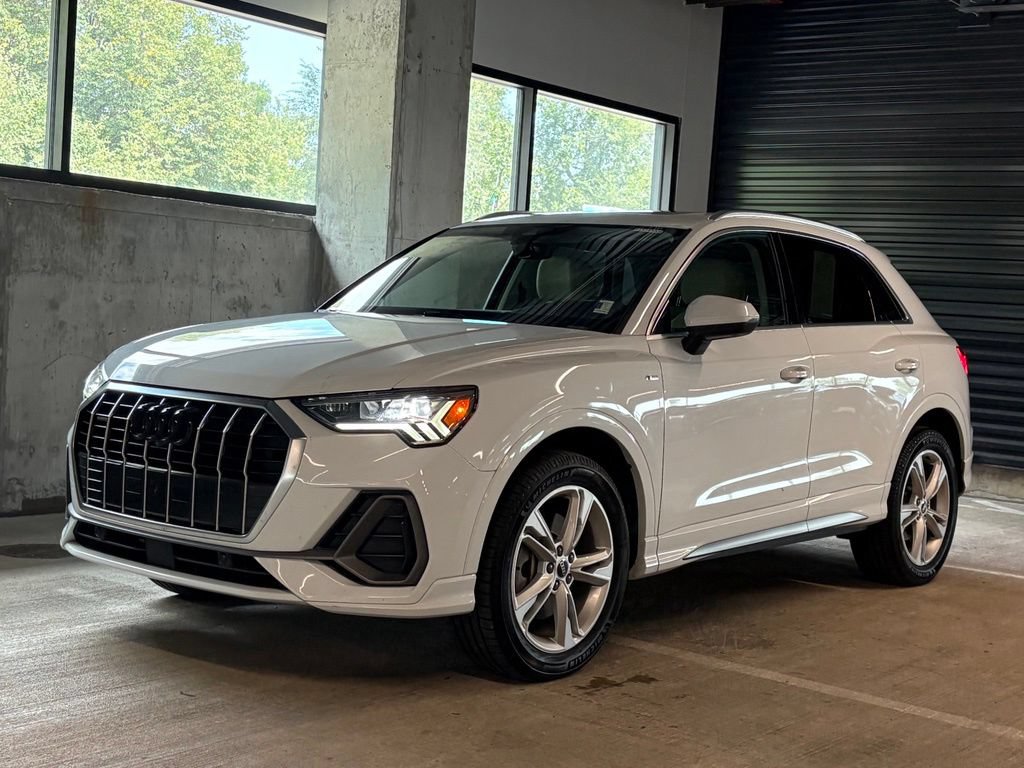 Used 2022 Audi Q3 2.0T Premium Plus w/ Premium Plus Package AWD/4WD image 1