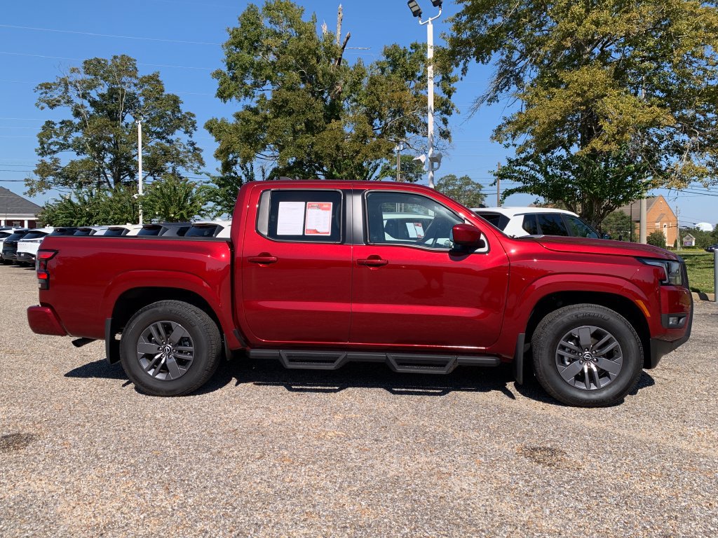 Used 2025 Nissan Frontier SV w/ SV Convenience Package RWD image 2