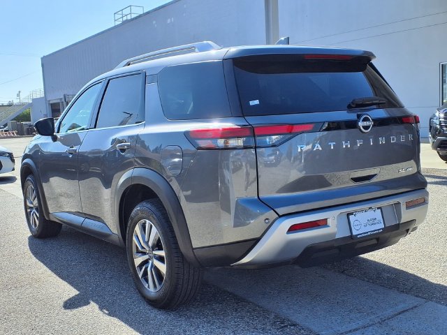 Used 2025 Nissan Pathfinder SL AWD/4WD image 3