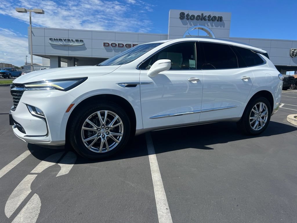 Used 2023 Buick Enclave Essence w/ Experience Buick Package FWD image 1
