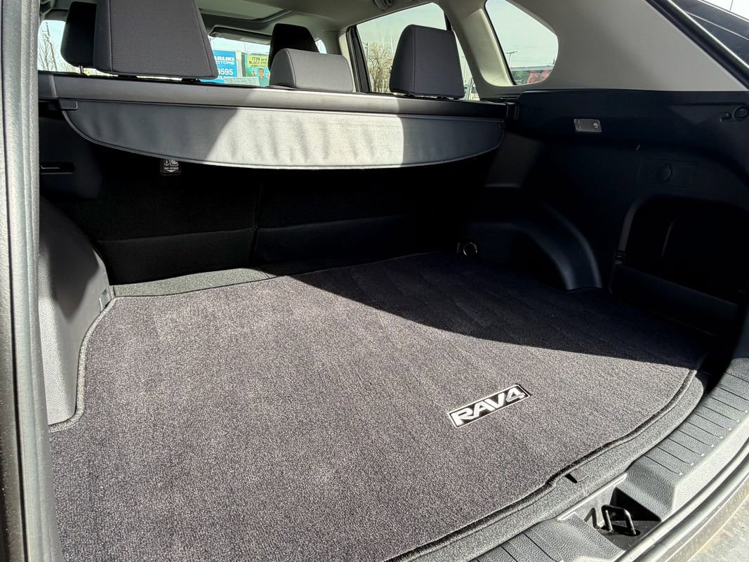 Used 2019 Toyota RAV4 XLE image 9