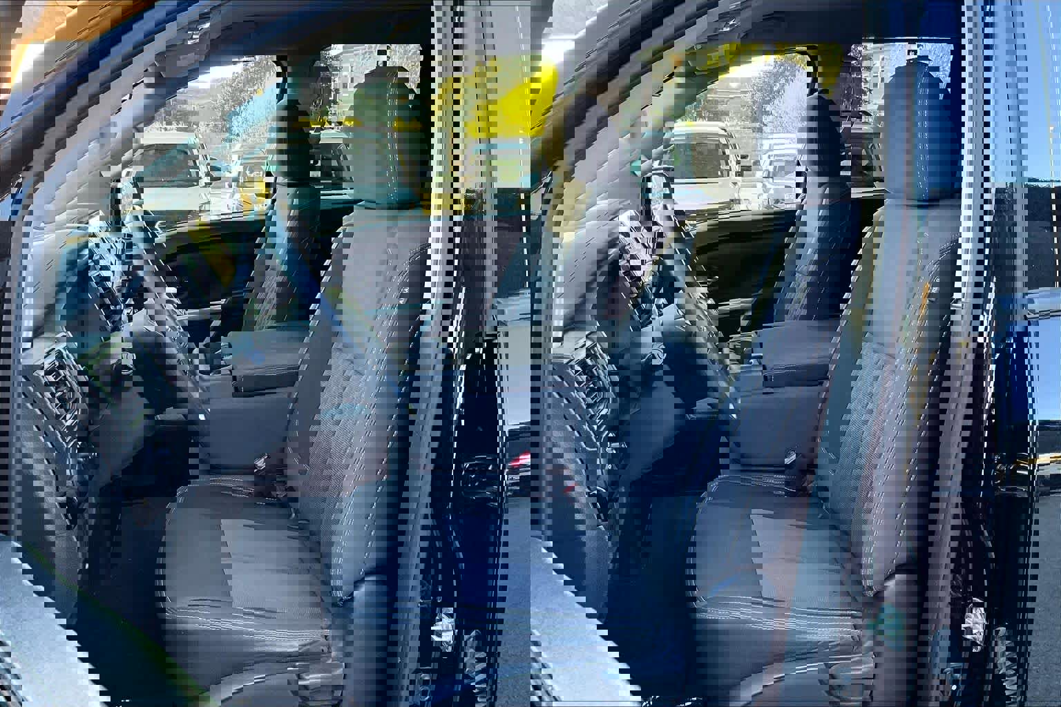 Used 2022 Nissan Titan SV image 7