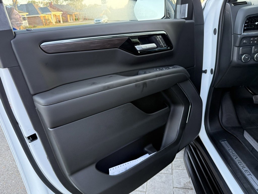 New 2026 Chevrolet Suburban LT w/ LPO, Dark Essentials Package image 6