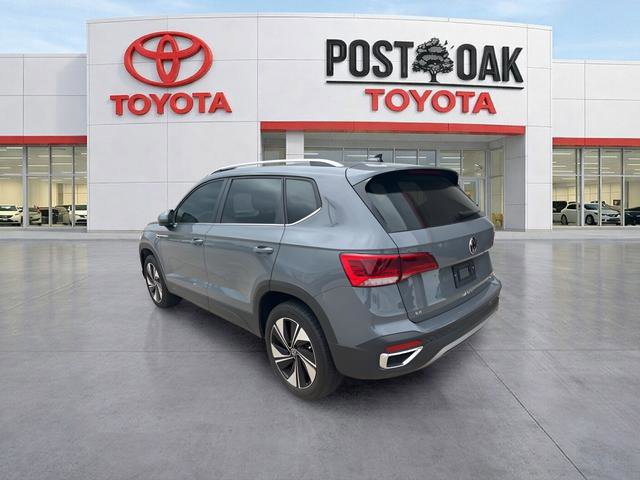 Used 2024 Volkswagen Taos SE w/ Panoramic Sunroof Package AWD/4WD image 14