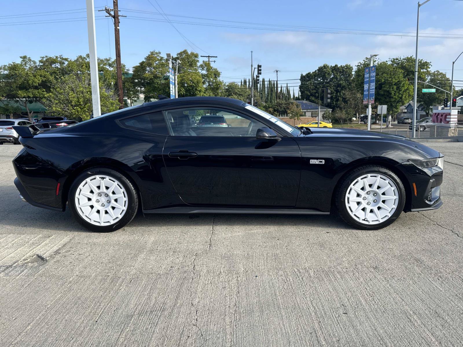 Used 2026 Ford Mustang GT Premium w/ GT Performance Package RWD image 2