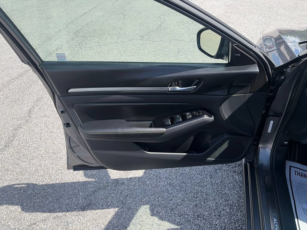 Certified 2025 Nissan Altima 2.5 SL FWD image 12