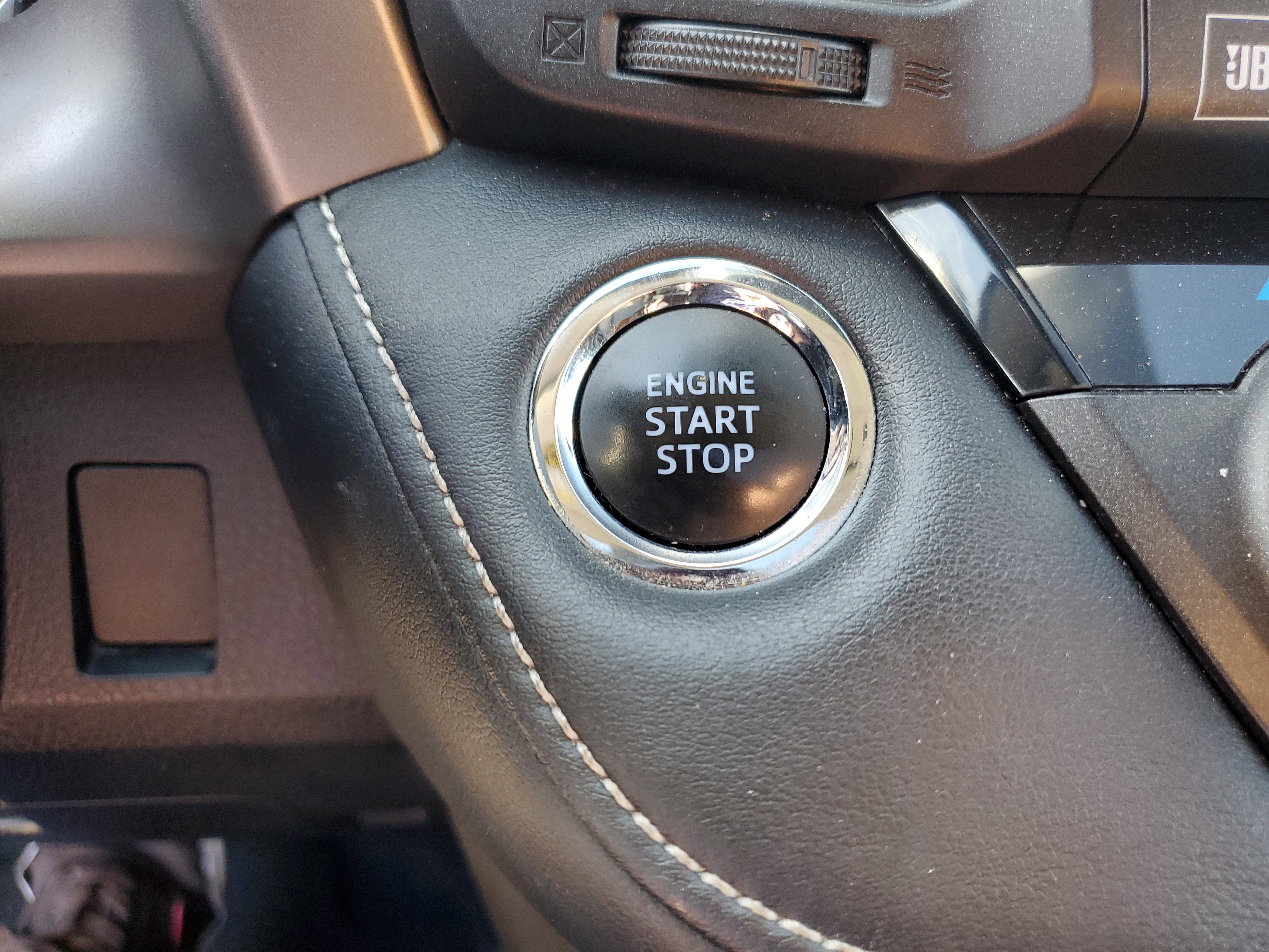 Used 2017 Toyota RAV4 Limited image 25