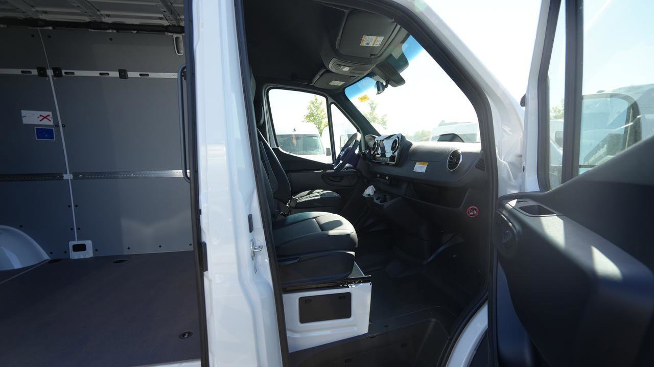 New 2025 Mercedes-Benz Sprinter 2500 image 11