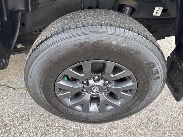 Used 2022 Toyota Tacoma SR5 w/ Technology Package RWD image 12