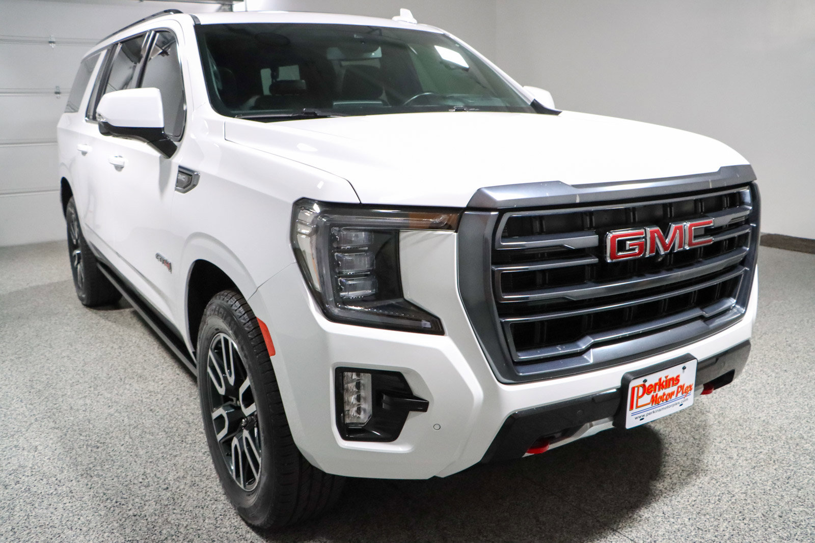 Used 2023 GMC Yukon XL AT4 image 5