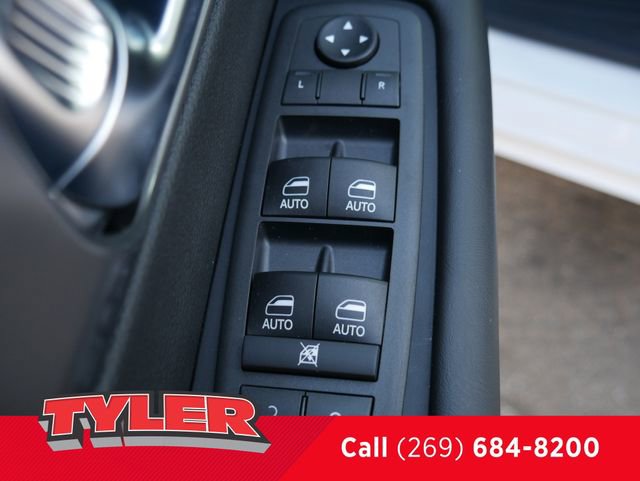 New 2026 Chrysler Pacifica Select AWD/4WD image 22