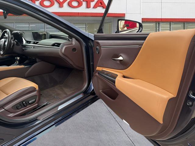 Used 2019 Lexus ES 350 w/ Premium Package FWD image 12