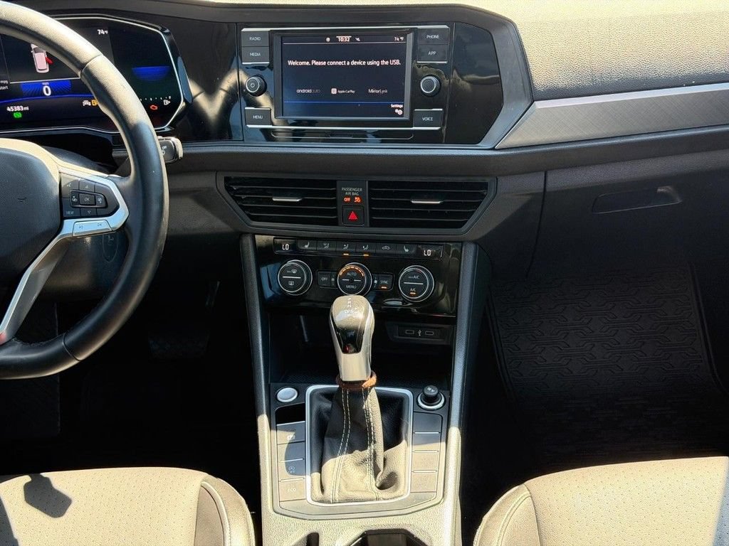 Used 2023 Volkswagen Jetta SE FWD image 13