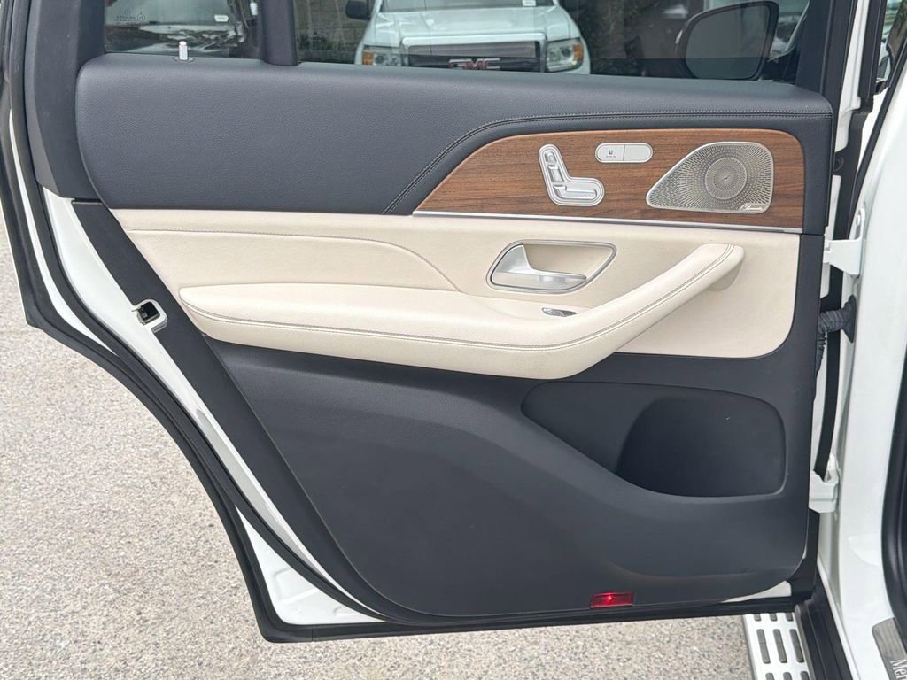 Used 2022 Mercedes-Benz GLS 450 4MATIC image 25