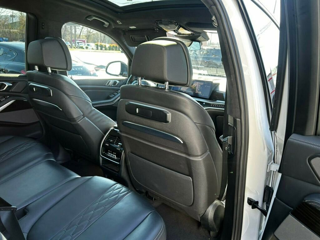 Used 2023 BMW X7 xDrive40i w/ Executive Package image 21