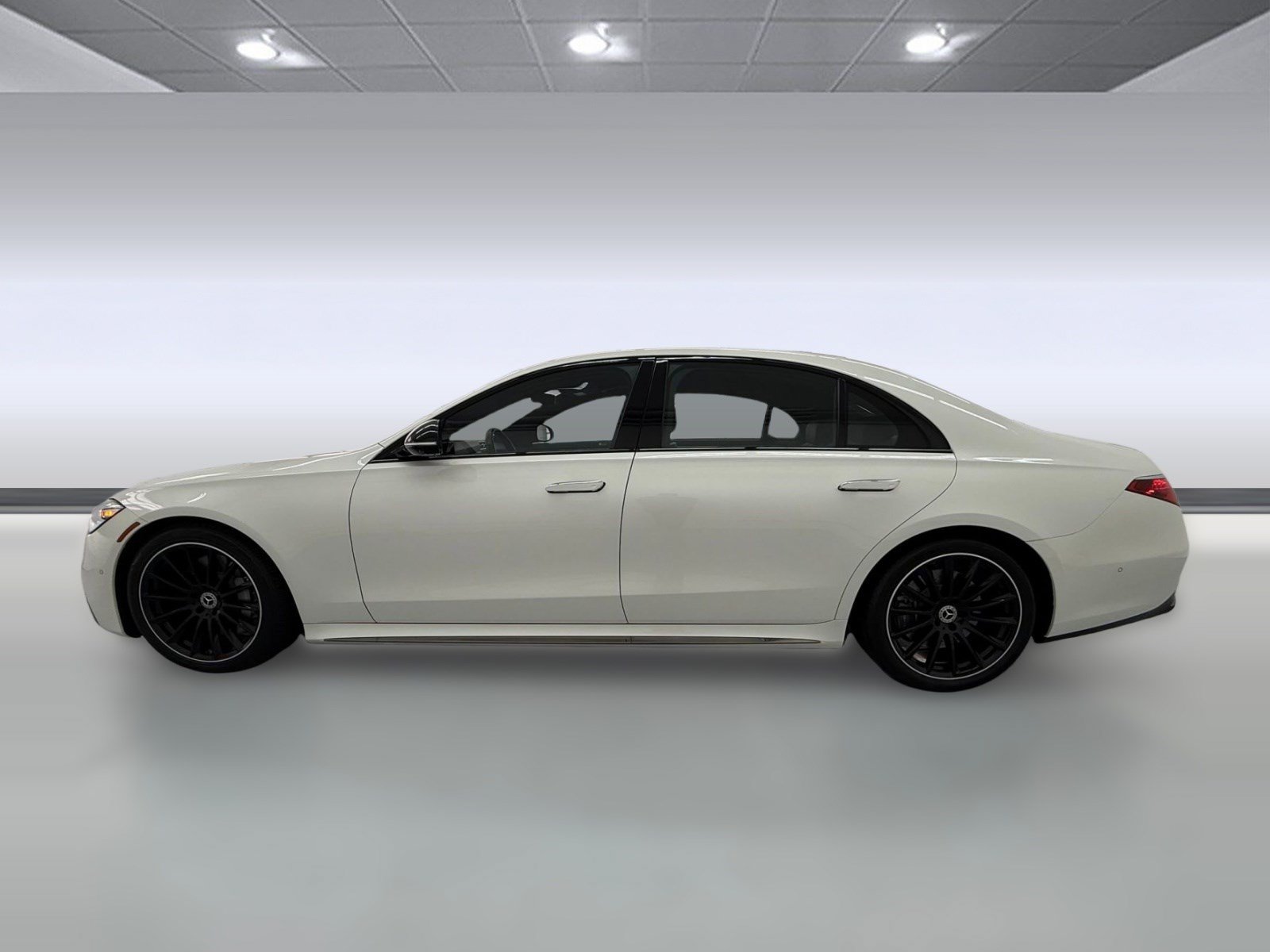 Used 2023 Mercedes-Benz S 500 4MATIC image 2