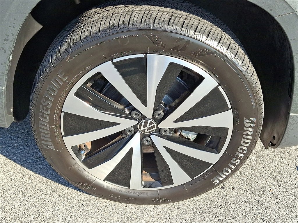 Used 2022 Volkswagen Taos SE image 11